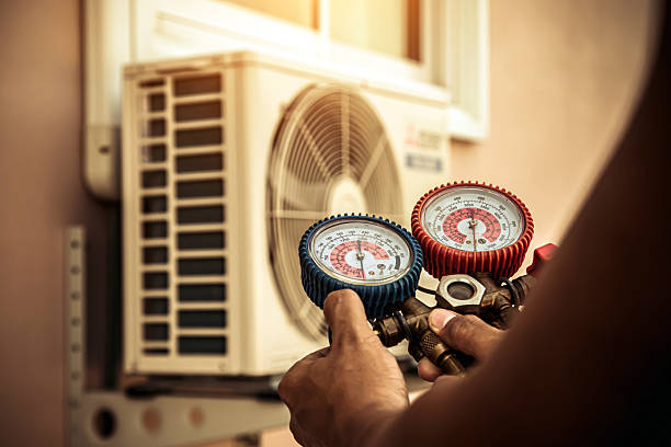 Professional Hvac technician working in Hillsboro, KS